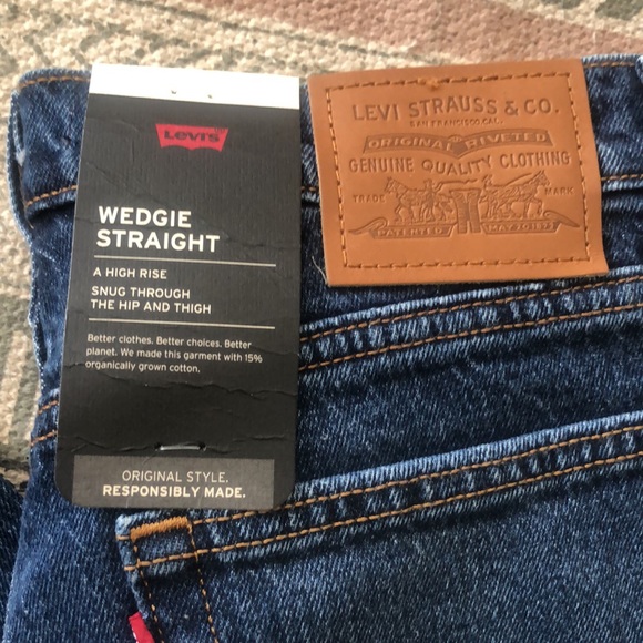 NEW Levi Wedgie Straight Jean. High Rise. Size 26. New With Tags. - Picture 9 of 10